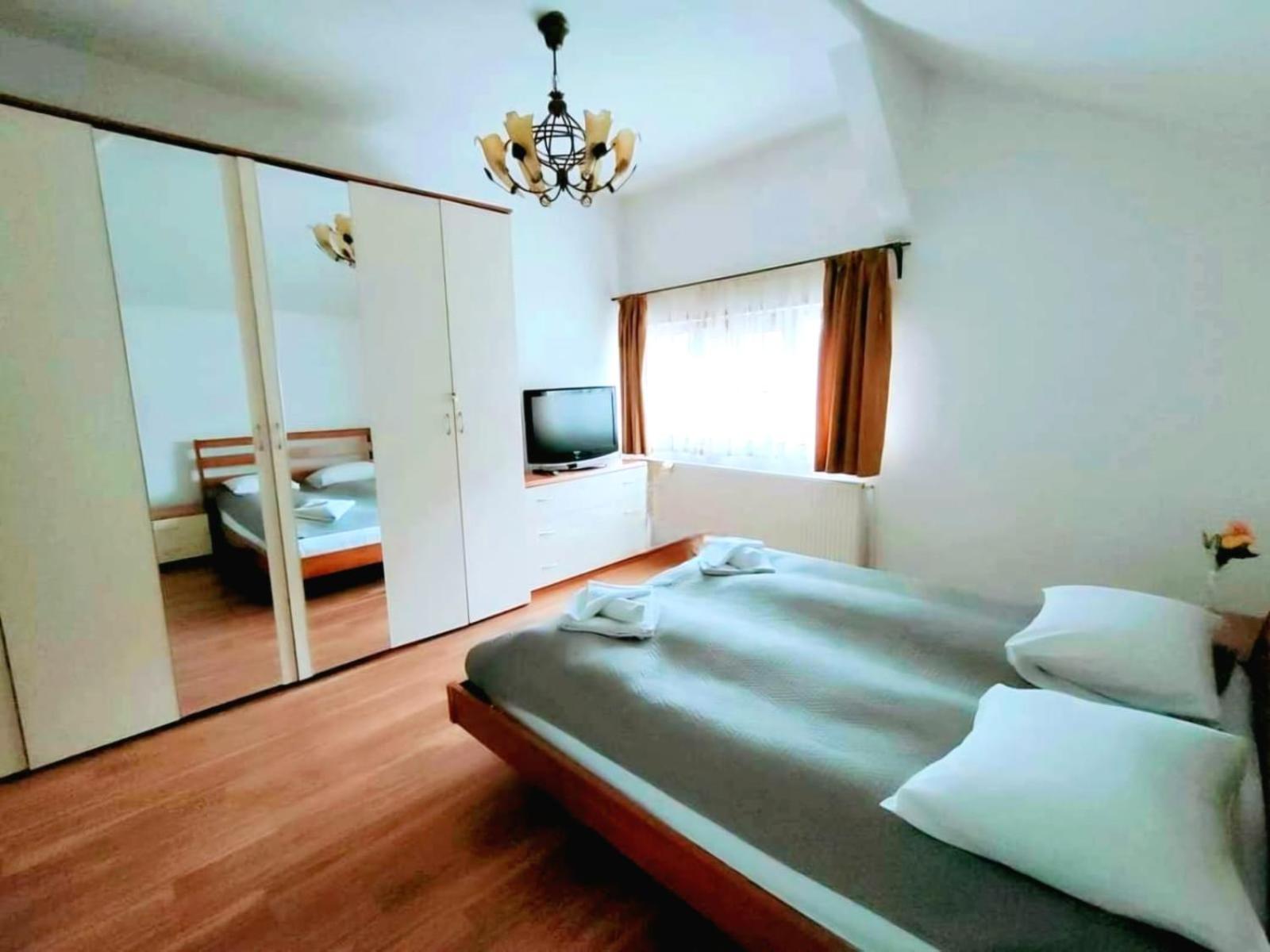 Pensiunea Cerbul - Valea Dobarlaului Luaran gambar